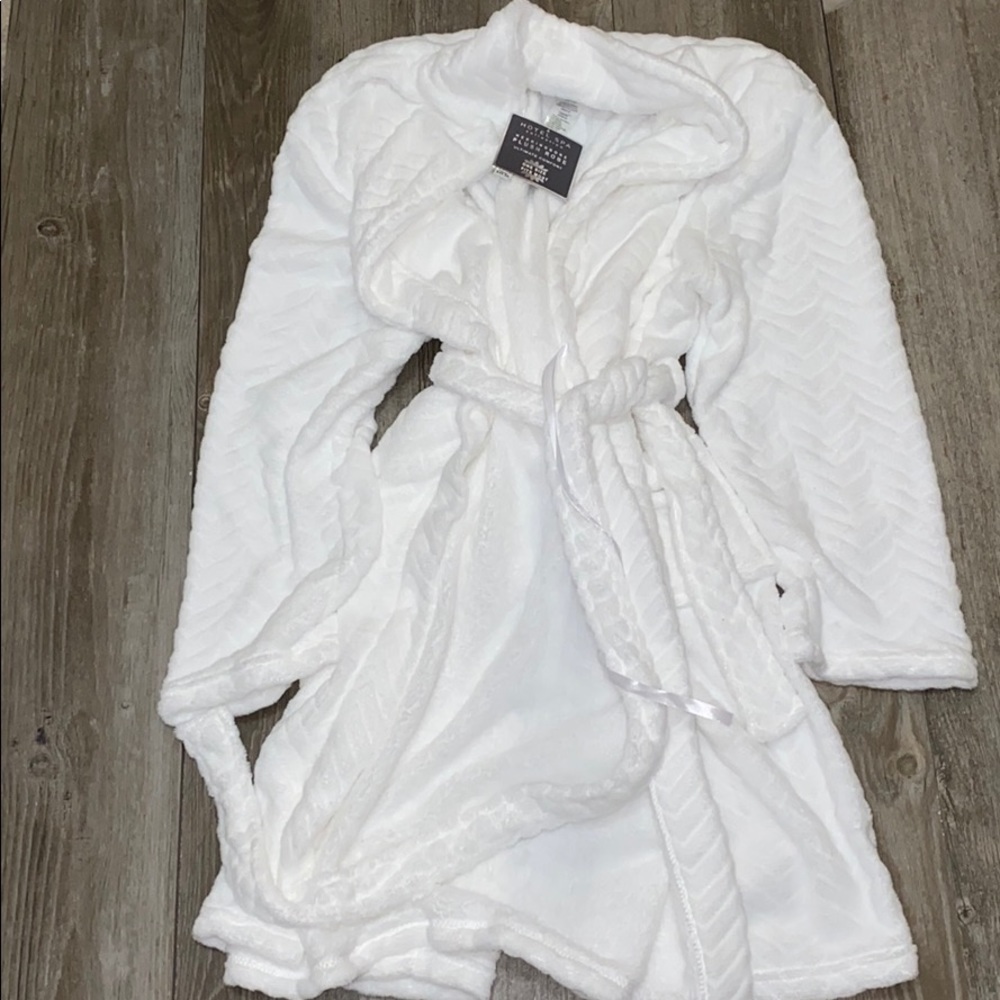NWT Hotel Spa Collection Herringbone Plush Robe
